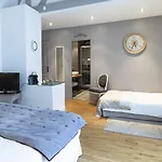 La Maison De Marc Bed & Breakfast 3*